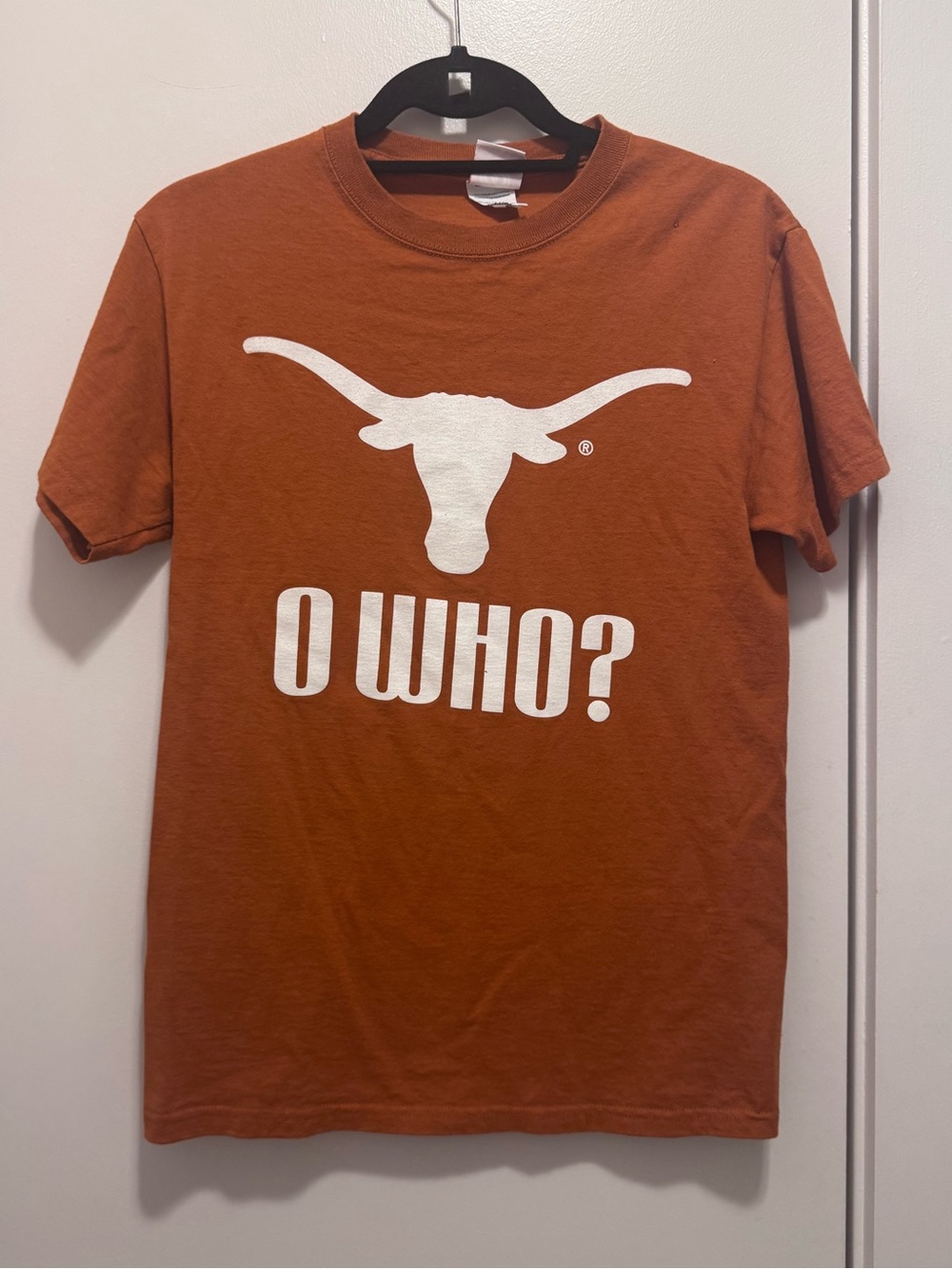 Texas Longhorns Adult Small Burnt Orange T-Shirt “O Who”  – Small Hole Im